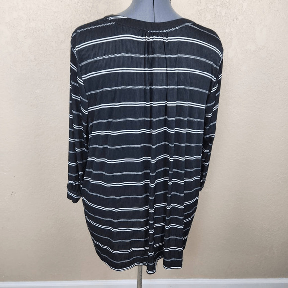 Lane Bryant Black and White Stripe Textured Long Sleeve Top 26/28 NWT (3604) - Picture 2 of 7